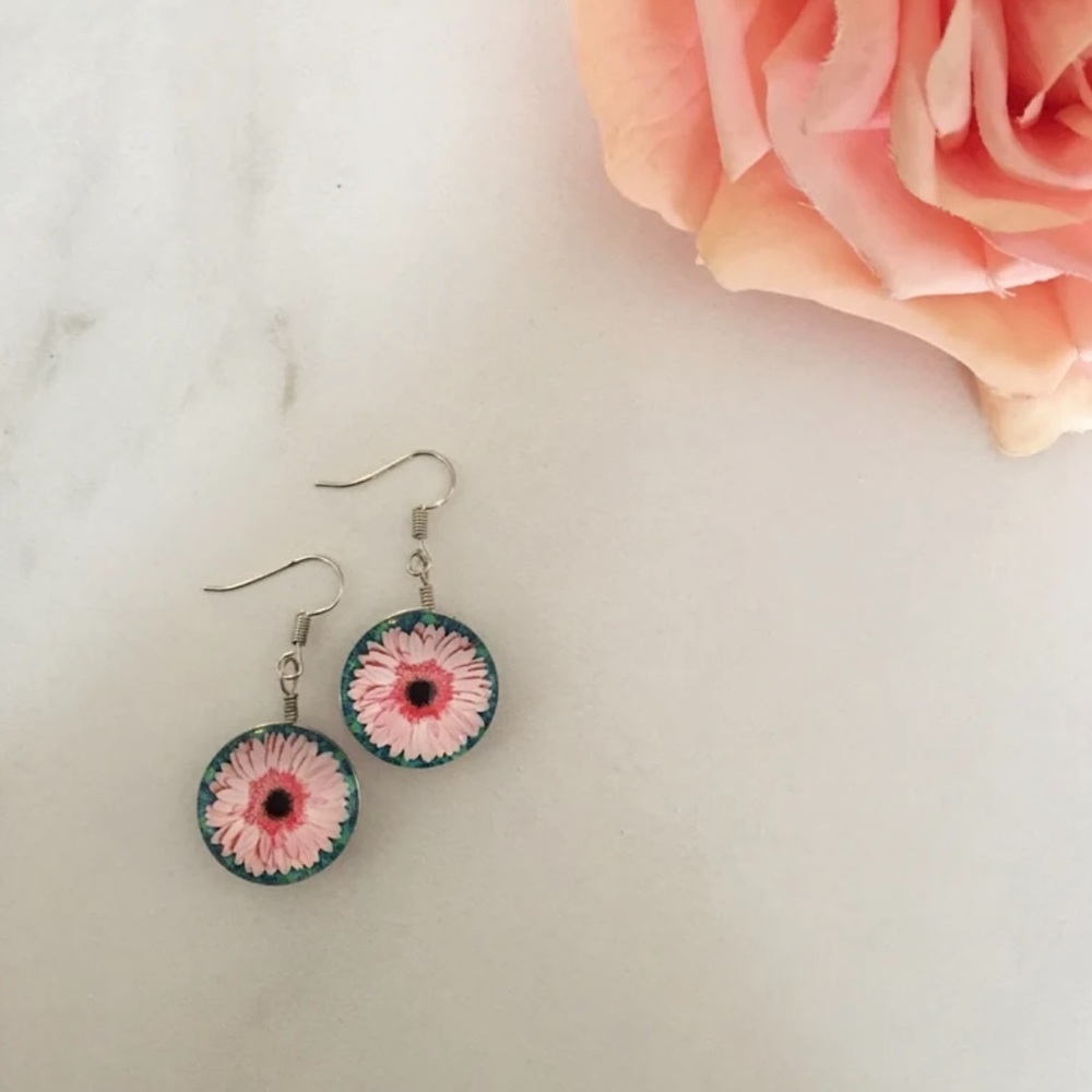 Pretty glass flower earrings
